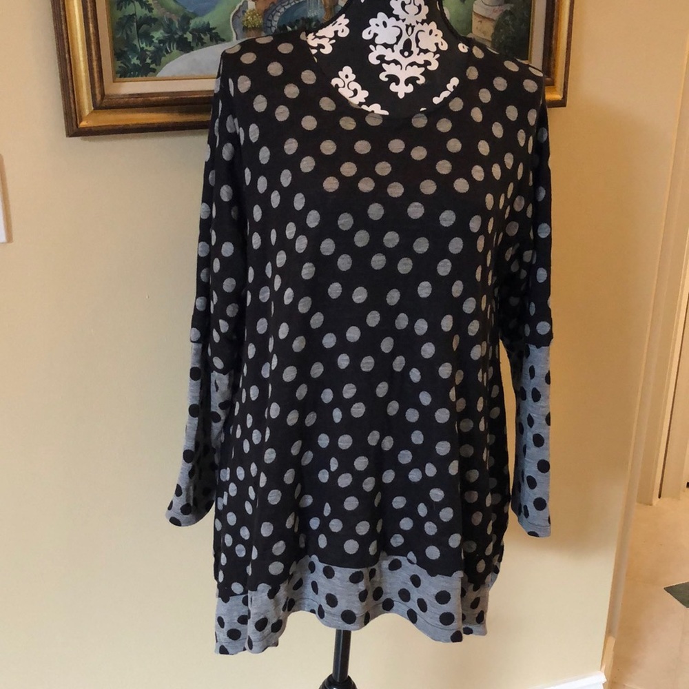 ⚫️Sophie Finzi Asymmetrical crew neck cozy long sleeved polka dot sweater
